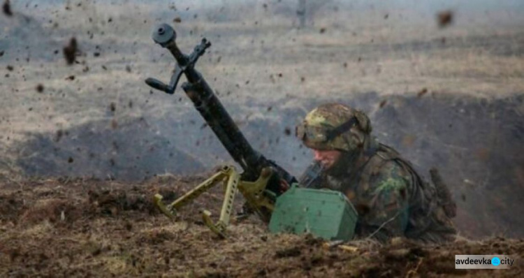 На Донбасі стріляли з мінометів і гранатометів