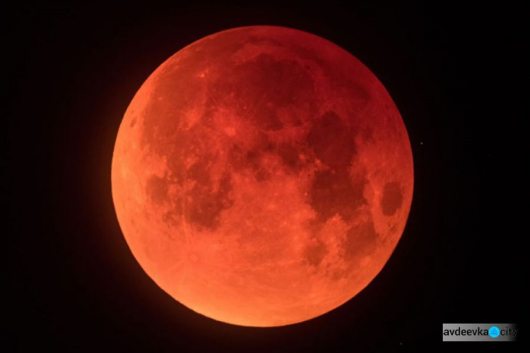 В пятницу ожидается самое долгое за пять веков лунное затмение