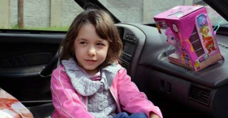 Судьба девочки Жени Асланова, чья мать погибла 13 мая во время обстрела Авдеевки, остается неопределенной