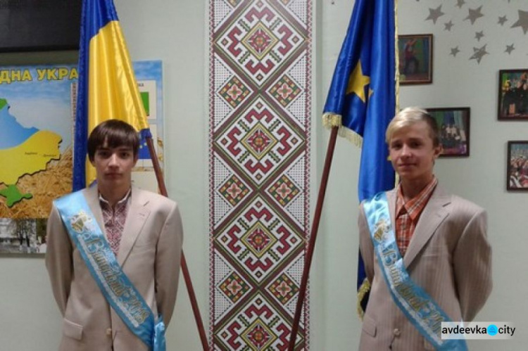 Авдеевских выпускников одели в фирменные костюмы от VORONIN (ФОТОФАКТ)