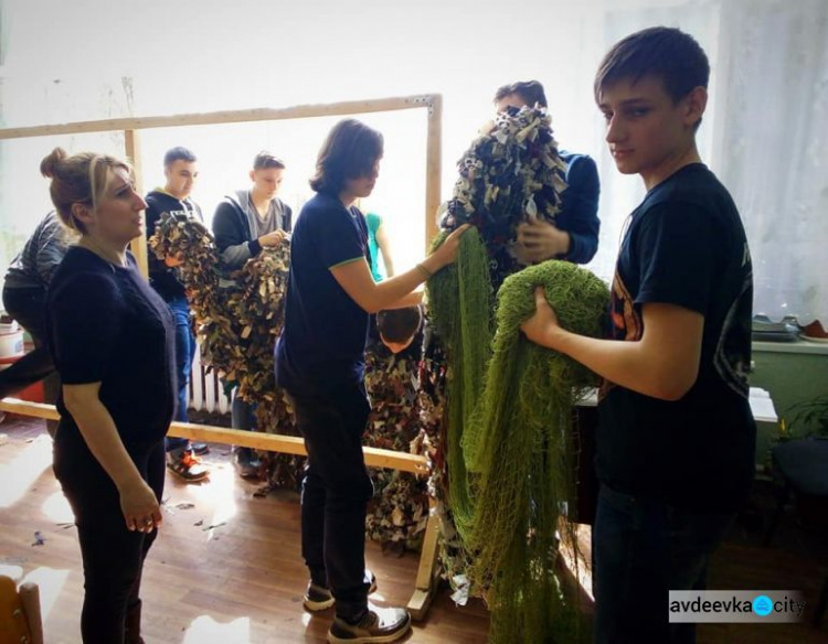 Школьники Авдеевки помогли военным (ФОТО)