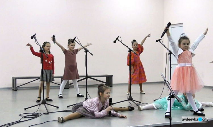 В Авдіївці хор музичної школи презентував феєричний звітний концерт