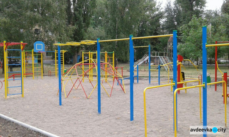 В Авдеевке открыли новый уличный спорткомплекс (ФОТО)
