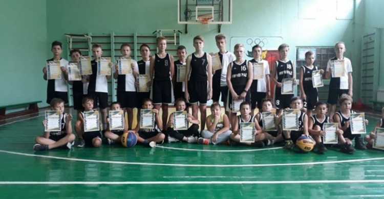 Команда авдеевцев победила в соревнованиях по баскетболу среди юношей