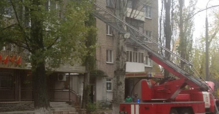 В Авдеевке при тушении пожара в пятиэтажке обнаружены два человека без признаков жизни