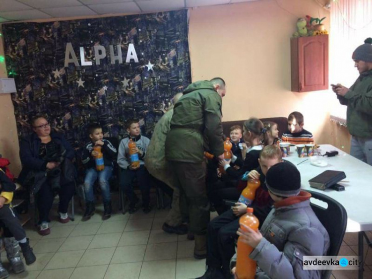 Стражи Авдеевки поздравили детей: появились фото