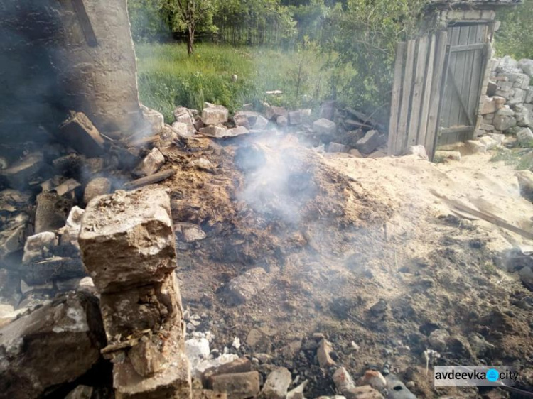 Оккупанты Донбасса продолжают расстрел Зайцево: появились фото сегодняшнего удара по поселку