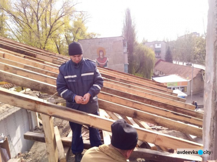 Спасатели провели новые работы на обстрелянной авдеевской многоэтажке (ФОТО)