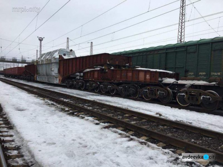 397-тонный спецпоезд из Прибалтики прибыл в Донецкую область (ФОТО)