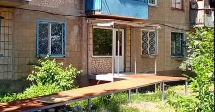 В Авдеевке строят пандусы для маломобильных жителей (ФОТОФАКТ)