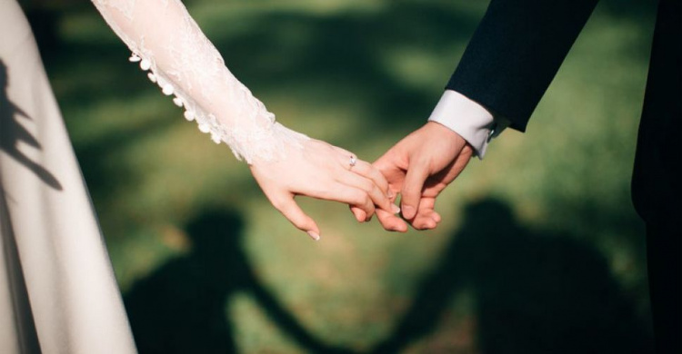 Наречені Авдіївки можуть подати заяву про державну реєстрацію шлюбу он-лайн