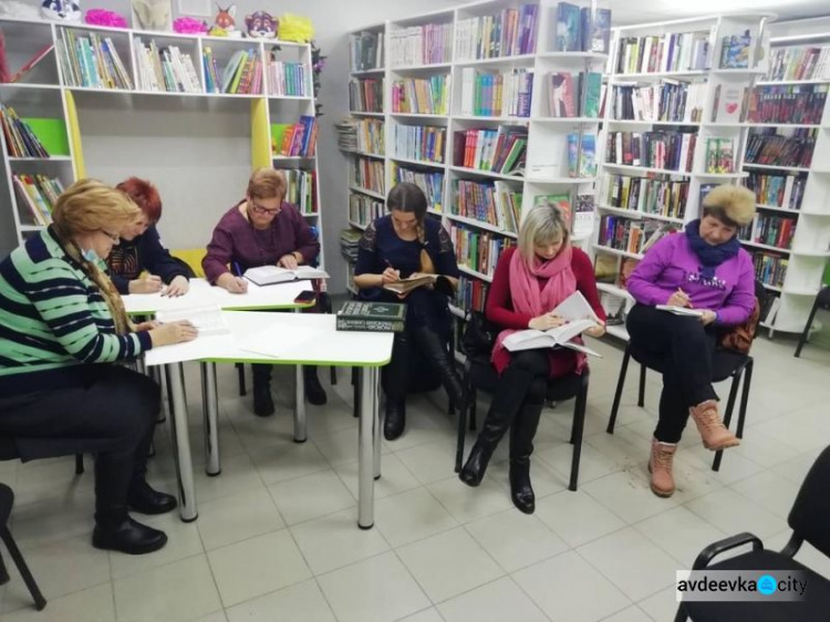 Тепер авдіївці можуть «підтягнути» знання української: проведено перше засідання розмовного клубу