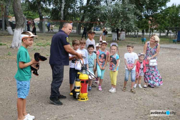Детей Авдеевки учили безопасности в Мариуполе (ФОТО + ВИДЕО)