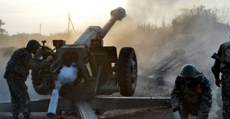 В зоне АТО украинские позиции обстреливали из тяжелого вооружения