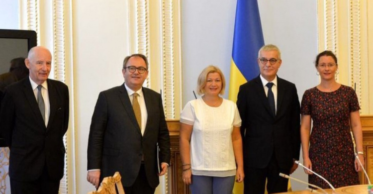 Французские сенаторы оценят гуманитарную ситуацию на Донбассе