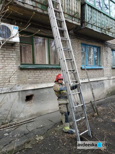 Спасатели Авдеевки оказали помощь женщине, закрытой в своей квартире