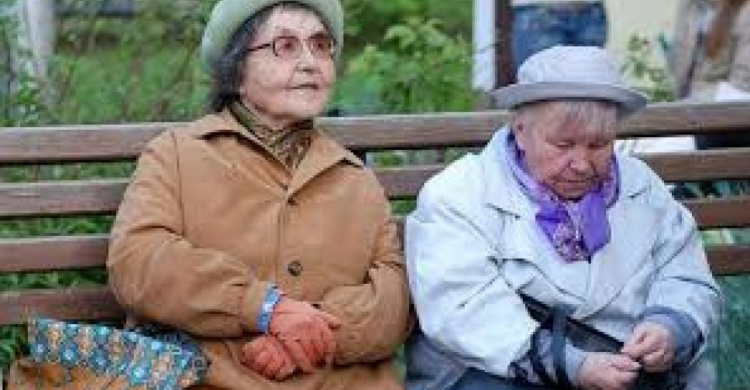 Авдеевские пенсионеры-переселенцы могут получать пенсию на дому: как подать заявку?