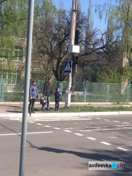 Фотофакт: в Авдеевке зажглись светофоры