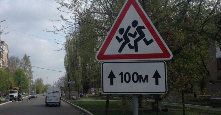 В Авдеевке установили дорожные знаки (ФОТОФАКТ)