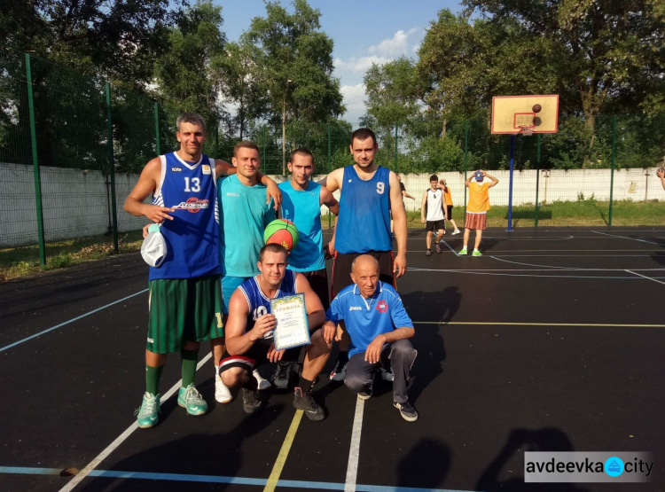 В Авдеевке провели открытые городские соревнования по баскетболу (ФОТОРЕПОРТАЖ)