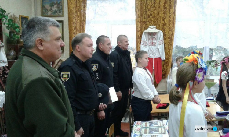 Детей из Авдеевке могут оздоровить в Харькове и на Хмельнитчине, - глава полиции Донецкой области (ФОТО+ВИДЕО)