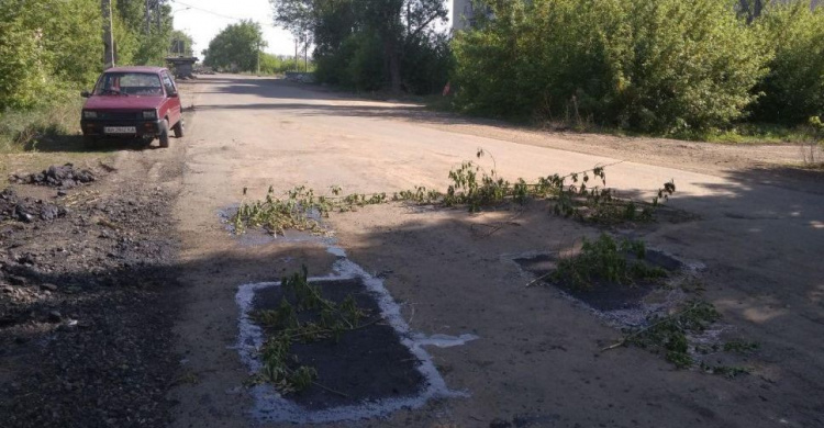 В Авдеевке начался ремонт дорог (ФОТОФАКТ)