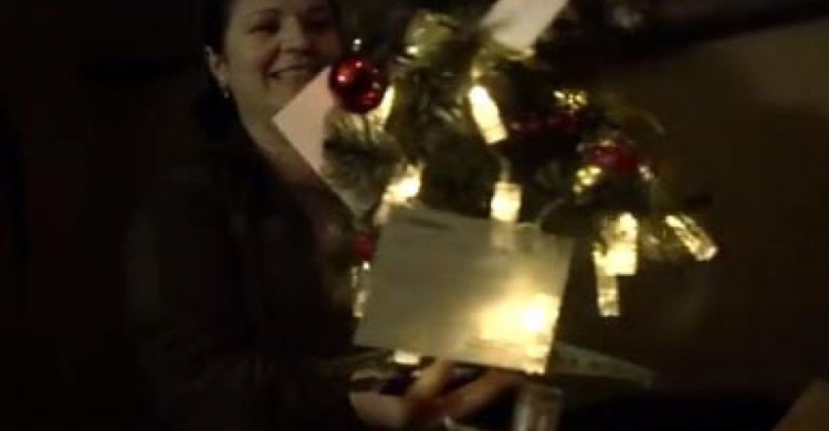 Волонтеры доставили военным под Авдеевкой новогодние елки и поздравительные открытки (ВИДЕО)