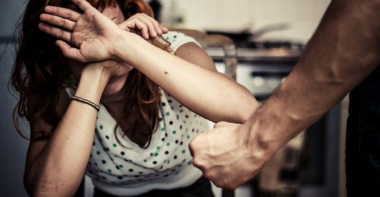 Нардепы ужесточили наказание за домашнее насилие: можно сесть на 10 суток