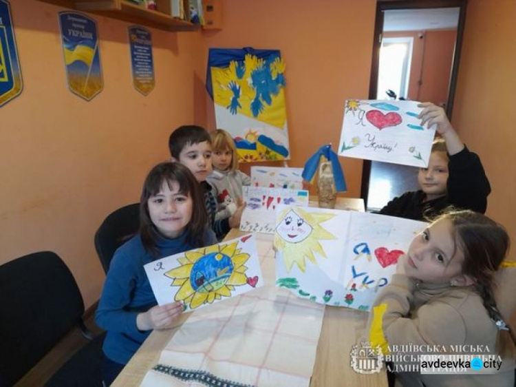 Для маленьких авдіївців провели виховний захід до Дня Соборності України