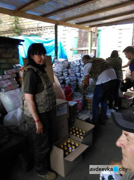 Авдеевка, Светлодарск, Зайцево: волонтеры привезли массу полезного в прифронтовую зону Донбасса (ФОТО)