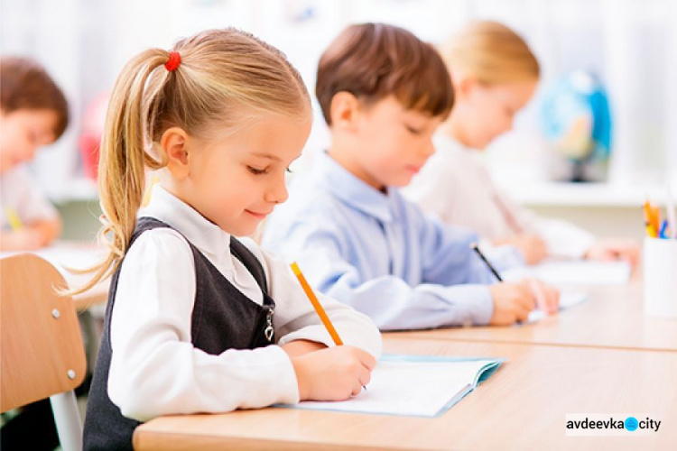 При зачислении в первый класс запрещено проводить проверку знаний детей