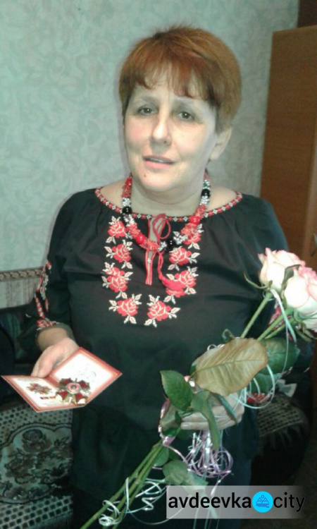Жительницу Авдеевки наградили орденом добровольца (ФОТО)