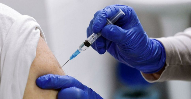 В половине регионов Украины приостановлена вакцинация от Covid-19