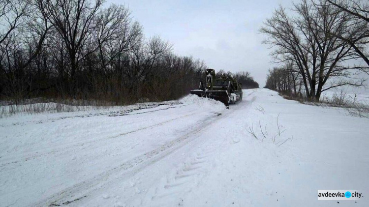 Донбасский фронт: украинские воины пережили два обстрела и боролись со снегом (ФОТО)
