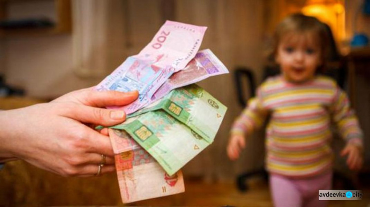 В Раде предложили со следующего года увеличить выплаты при рождении ребенка