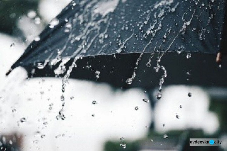 29 градусів і зливи з грозами: синоптики уточнили прогноз погоди на вихідні