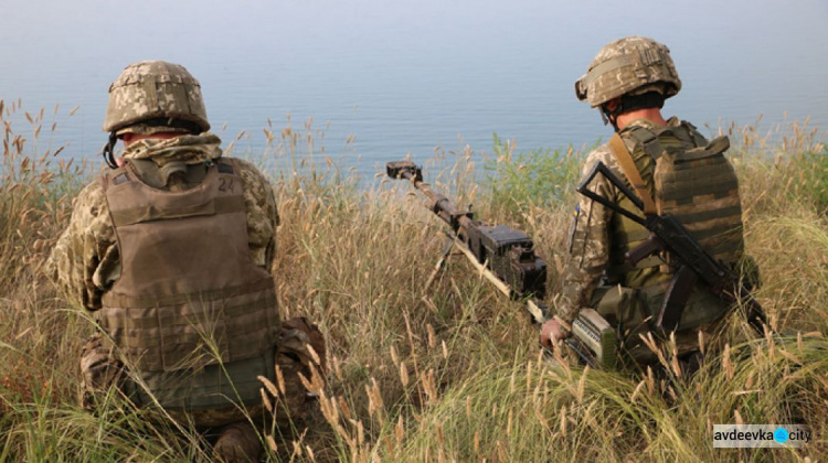 Боевики на Донбассе продолжают стрелять