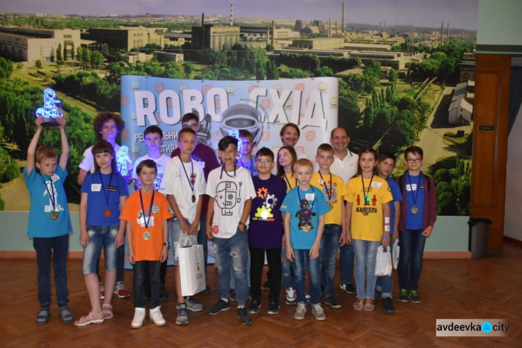 В Донецкой области юные изобретатели испытали силы на фестивале робототехники