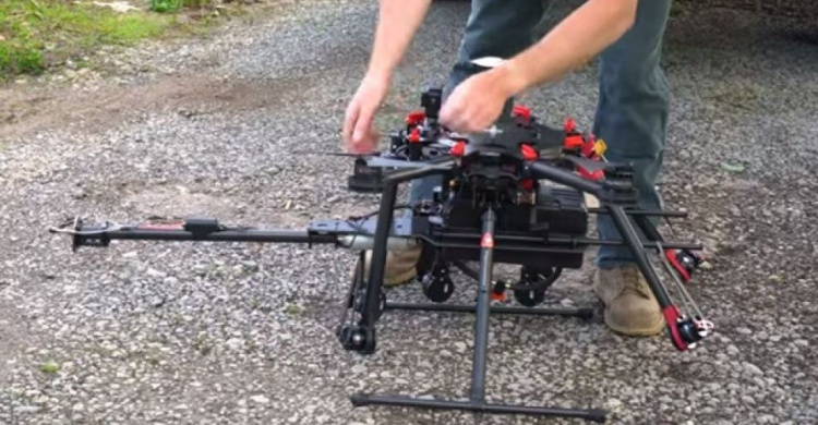 В Сеть попало видео с испытаниями дрона-огнемета (ВИДЕО)