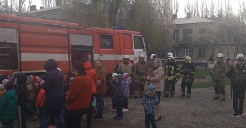 В Авдеевке эвакуировали более 130 детей: появились фото