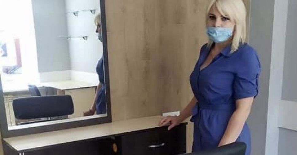 Сучасна перукарня та інклюзивний санвузол для літніх  людей: в Авдіївці за міські кошти відремонтували приміщення терцентру