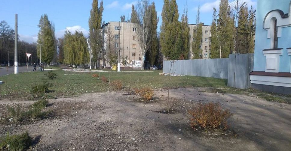 В Авдеевке озеленили храм
