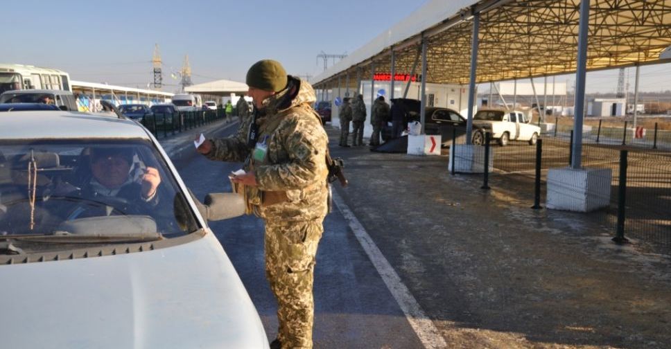 Сутки на донбасских КПВВ: пересекать стали чаще, на неподконтрольные территории пропустили грузовик