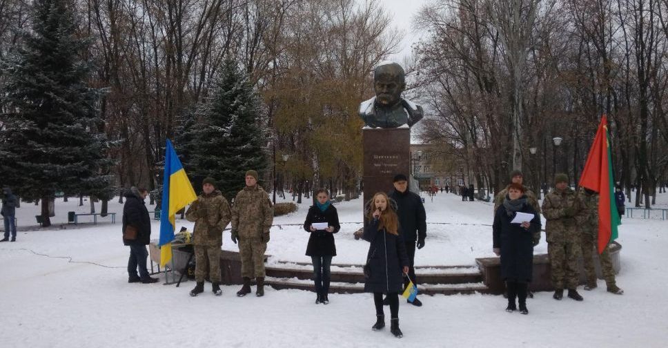 В Авдіївці відзначили День Гідності та Свободи: привітання, нагородження і зворушливий вірш дитини (СВІТЛИНИ)