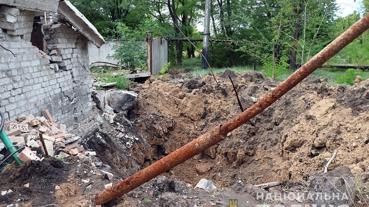 Під час порятунку людей в Авдіївці поліцейських накрило вогнем