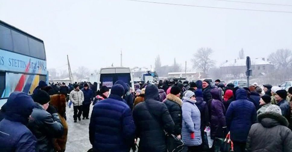 Ситуация у донбасских пунктов пропуска: ждали часами, очередь двигалась очень медленно
