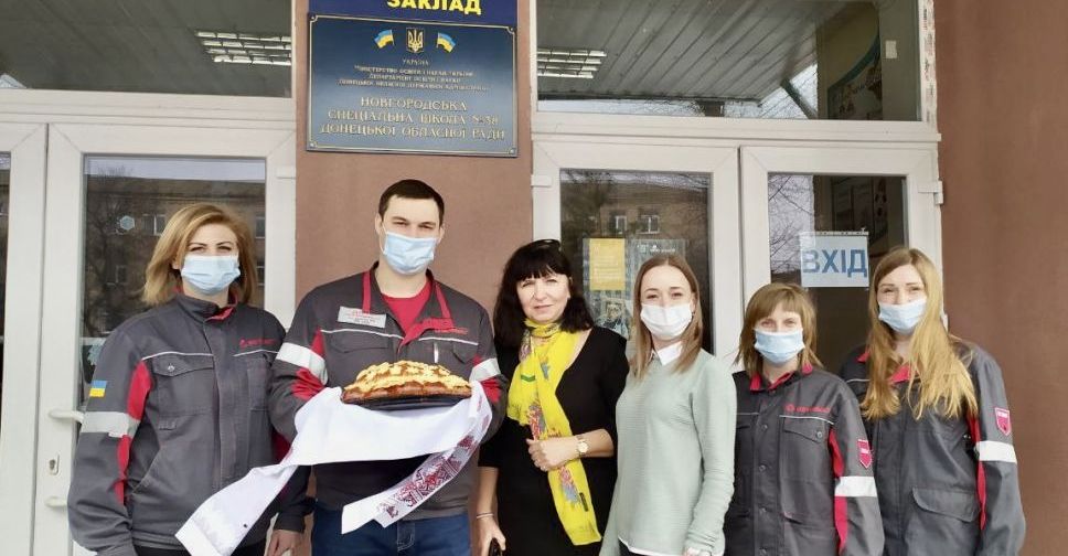 В гості з подарунками: молодіжка АКХЗ навідала дітей у Нью-Йорку та привітала ветеранів-ювілярів
