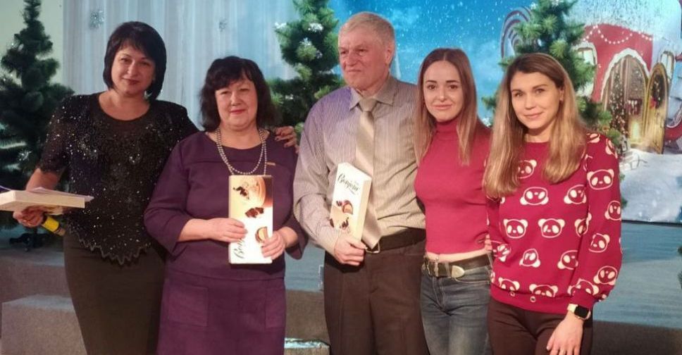 Дружеские встречи в «Веселом каблучке»: заводская молодежь побывала на празднике у ветеранов предприятия