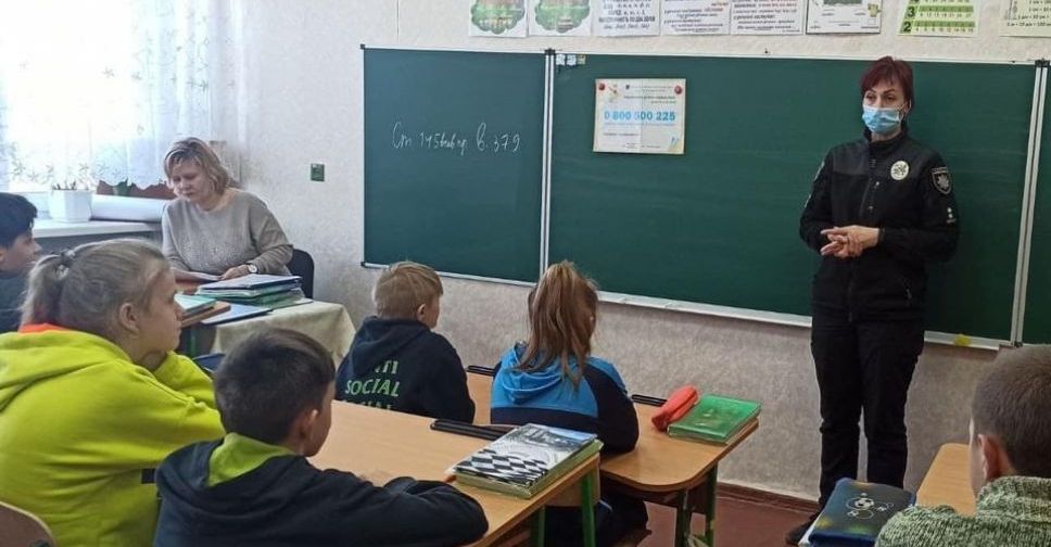 Авдіївські поліцейські вчили дітей радіти життю
