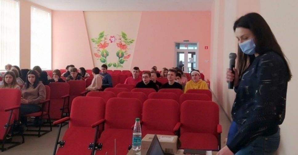 Старшокласникам Авдіївки розповіли про гендерну рівність